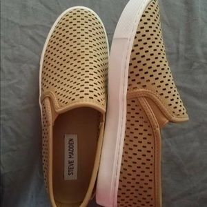 Steve Madden slide on shoes